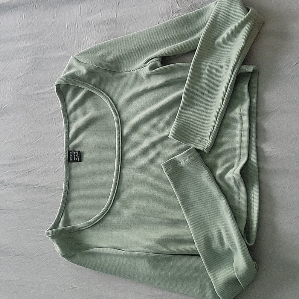 Long sleeve crop top